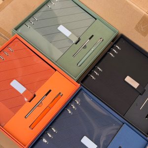 Dairy and refill pens set