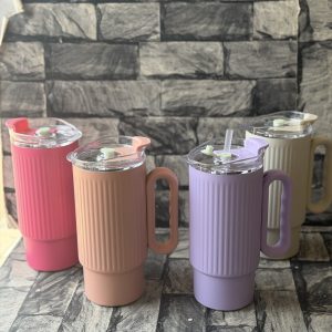 Oval handle with full body groove vacuum tumbler